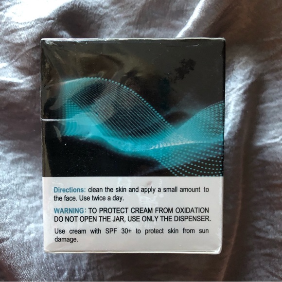 Retinol & Collagen Moisturizer - Picture 5 of 7